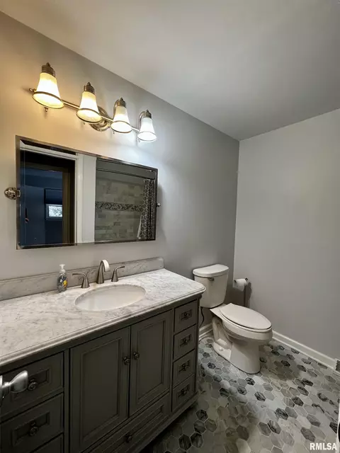800 Meadow Dr, Macomb, IL 61455 photo 16
