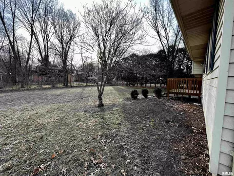 800 Meadow Dr, Macomb, IL 61455 photo 23