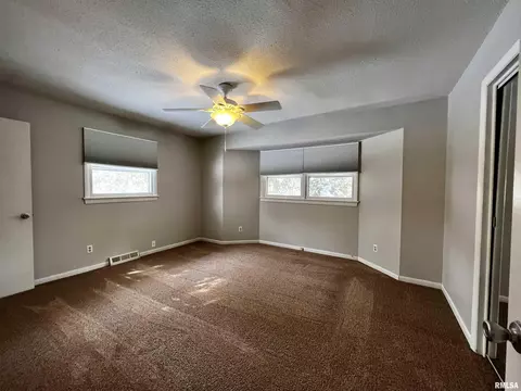 800 Meadow Dr, Macomb, IL 61455 photo 12