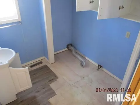 1127 Main St, Henry, IL 61537 photo 9