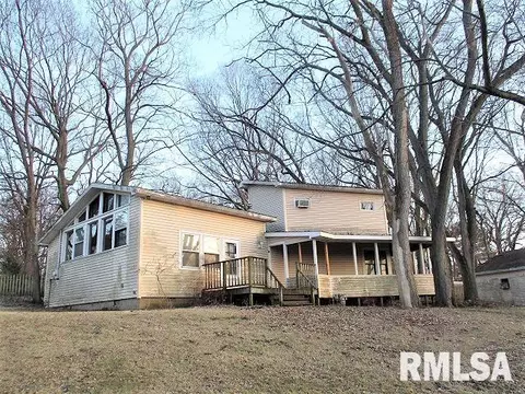 710 N Chicago St, Spring Bay, IL 61611