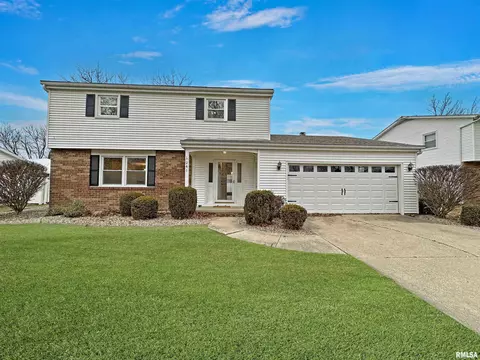 241 New Salem Dr, Canton, IL 61520