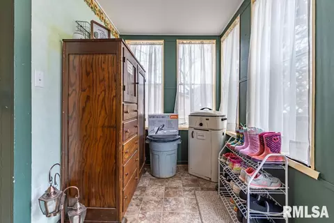 547 E Maple St, Canton, IL 61520 photo 32
