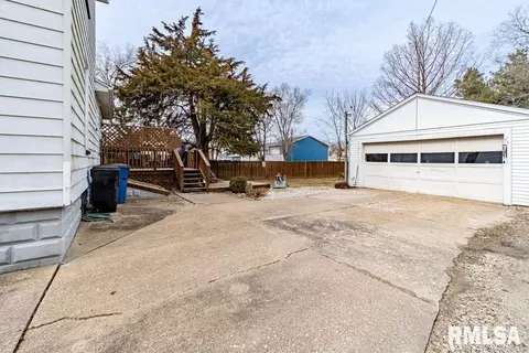 547 E Maple St, Canton, IL 61520 photo 35