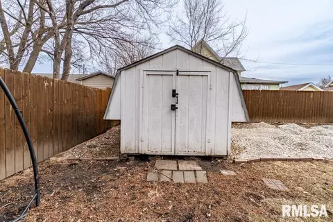 547 E Maple St, Canton, IL 61520 photo 38