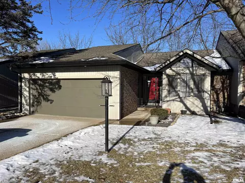 7600 N Patton Ln, Peoria, IL 61614