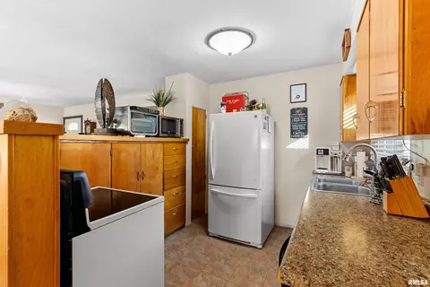 810 N Main St, Eureka, IL 61530 photo 17