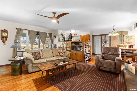810 N Main St, Eureka, IL 61530 photo 9