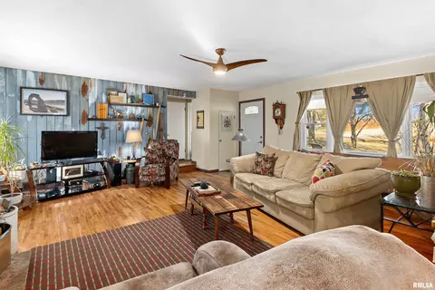 810 N Main St, Eureka, IL 61530 photo 12