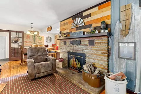 810 N Main St, Eureka, IL 61530 photo 11
