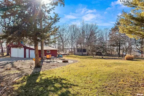 810 N Main St, Eureka, IL 61530 photo 2