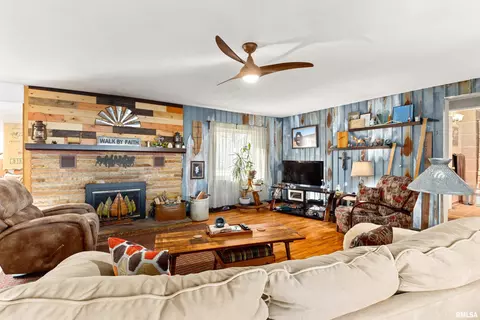 810 N Main St, Eureka, IL 61530 photo 10