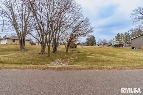 17 Carlton Dr, Mackinaw, IL 61755