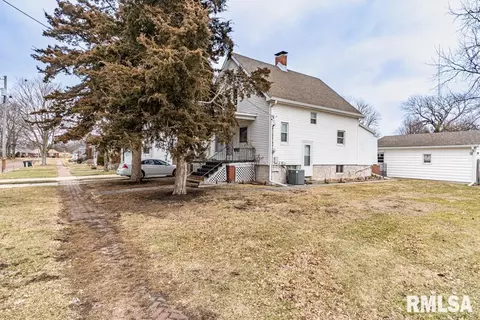 451 Oak St, Galesburg, IL 61401
