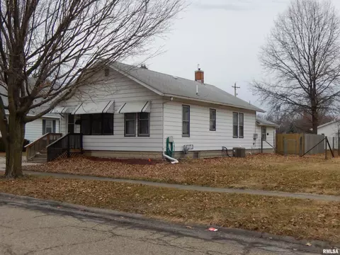 1208 E Carroll St, Macomb, IL 61455 photo 3