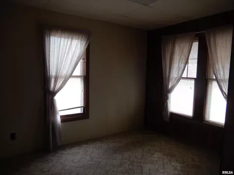 1208 E Carroll St, Macomb, IL 61455 photo 16