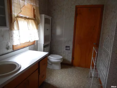 1208 E Carroll St, Macomb, IL 61455 photo 18