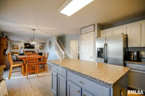 1402 Tralee Ln, Bloomington, IL 61704 photo 14