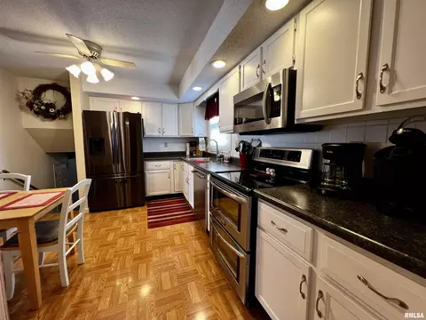 1154 Stacy Ln, Macomb, IL 61455 photo 11