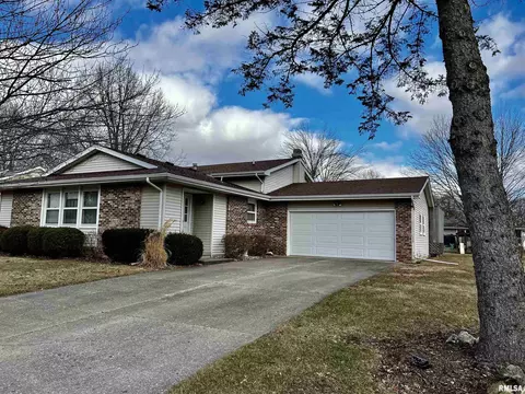 1154 Stacy Ln, Macomb, IL 61455 photo 1