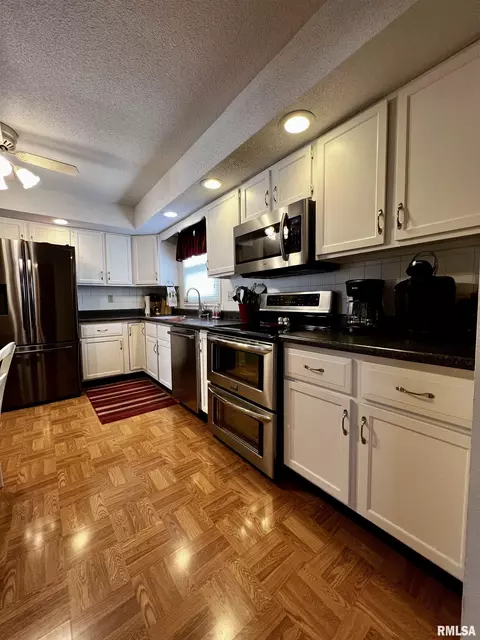 1154 Stacy Ln, Macomb, IL 61455 photo 13