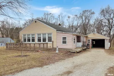 1487 Spring Bay Rd, East Peoria, IL 61611