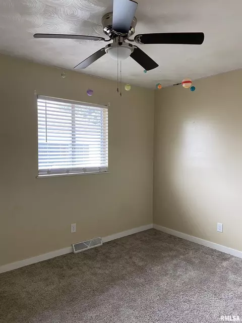2304 Stokebridge Rd, Springfield, IL 62702 photo 8
