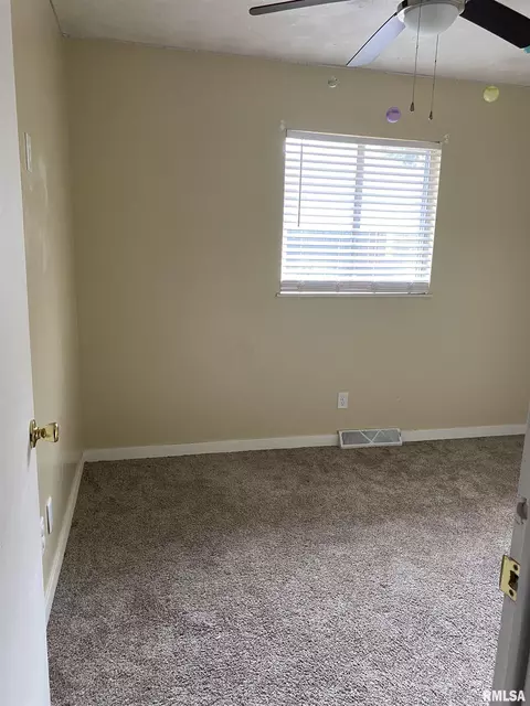2304 Stokebridge Rd, Springfield, IL 62702 photo 7
