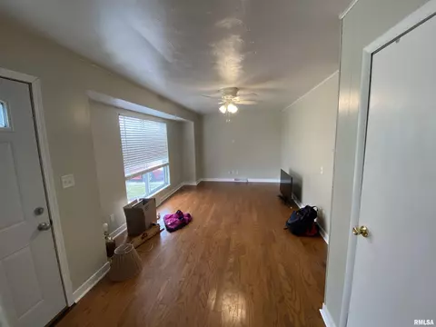 2304 Stokebridge Rd, Springfield, IL 62702 photo 2