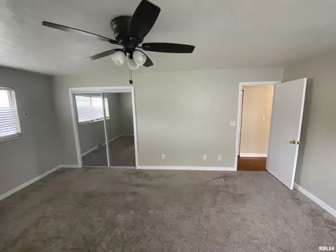 2304 Stokebridge Rd, Springfield, IL 62702 photo 4