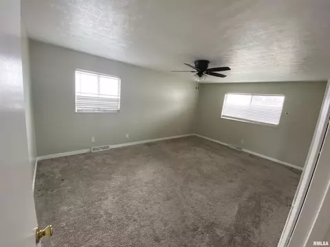 2304 Stokebridge Rd, Springfield, IL 62702 photo 5
