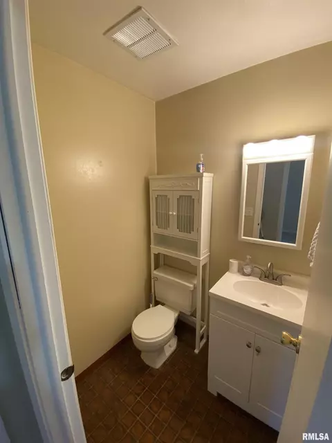 2304 Stokebridge Rd, Springfield, IL 62702 photo 11