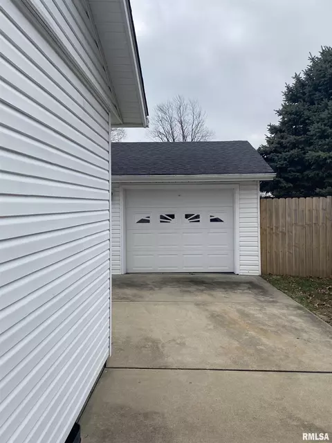 2304 Stokebridge Rd, Springfield, IL 62702 photo 15