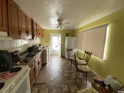 2304 Stokebridge Rd, Springfield, IL 62702 photo 3
