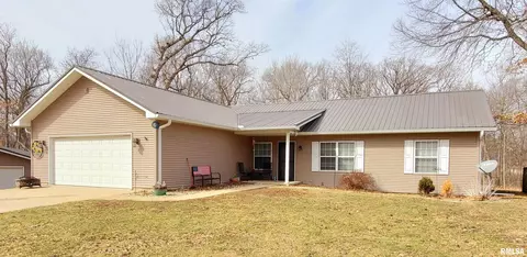 135 Cottonwood Ct, Dahinda, IL 61428