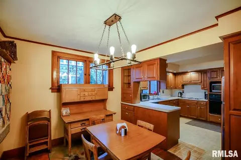 707 S Main St, Eureka, IL 61530 photo 9