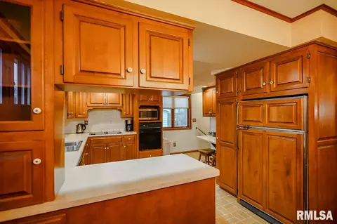 707 S Main St, Eureka, IL 61530 photo 11