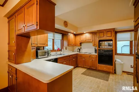707 S Main St, Eureka, IL 61530 photo 10