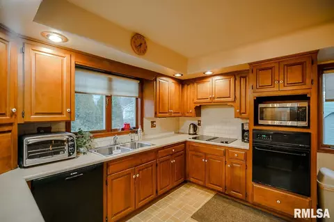 707 S Main St, Eureka, IL 61530 photo 13