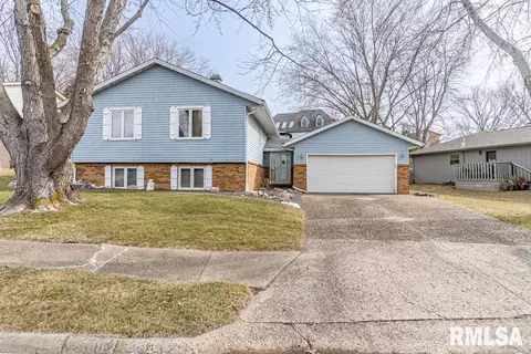 2008 Alhambra Ct, Pekin, IL 61554