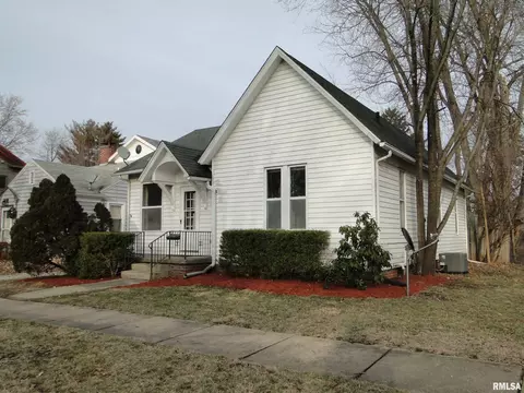 443 S Madison St, Macomb, IL 61455