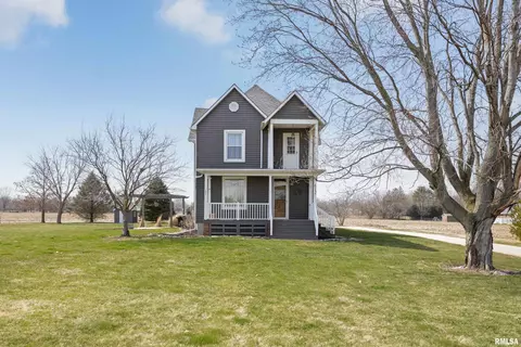 612 S Apple St, Farmington, IL 61531