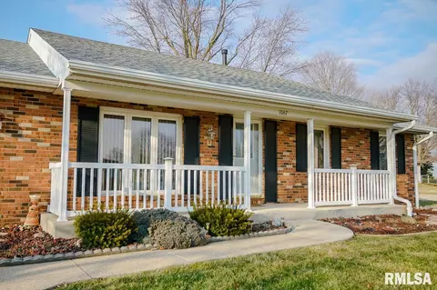1067 E Monroe St, Morton, IL 61550 photo 3