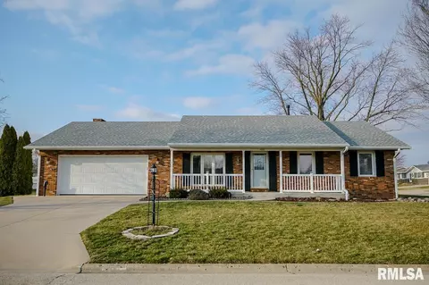 1067 E Monroe St, Morton, IL 61550 photo 1