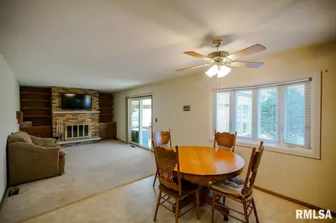 1067 E Monroe St, Morton, IL 61550 photo 7