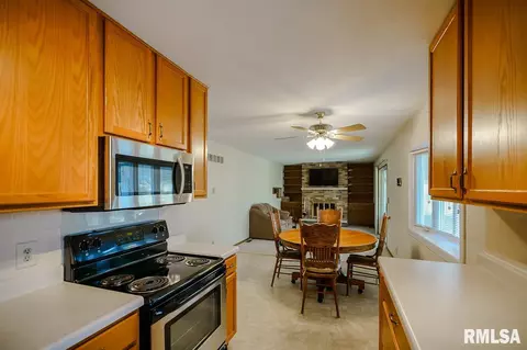1067 E Monroe St, Morton, IL 61550 photo 17