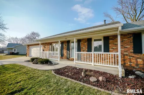 1067 E Monroe St, Morton, IL 61550 photo 2
