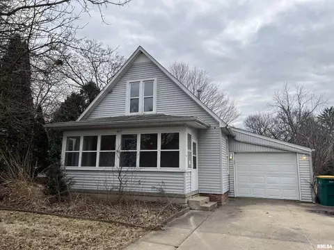 603 W Woodbury St, Macomb, IL 61455