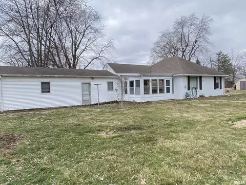 710 S Madison St, Lewistown, IL 61542