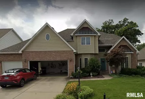 5315 N Ashford Dr, Peoria, IL 61615